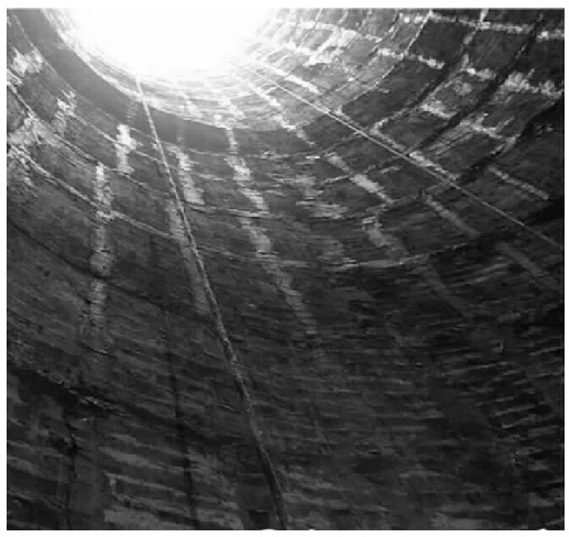 圖2 鋼筋混凝土煙囪內襯拆除后